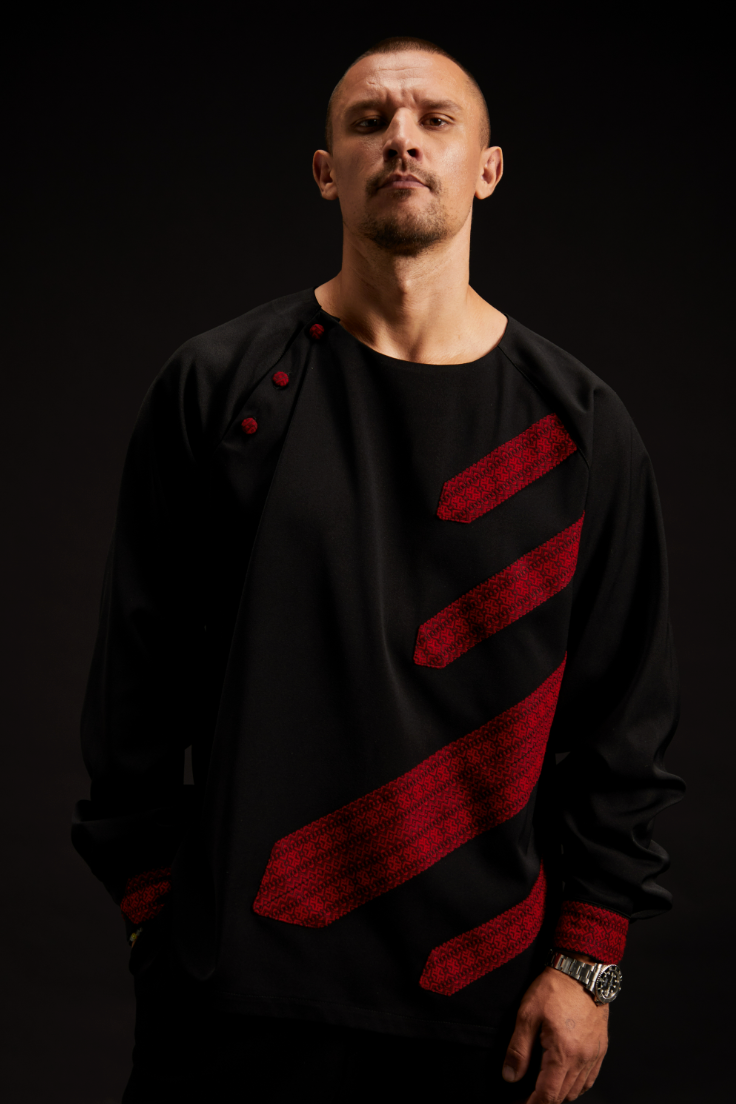 Чоловічий лонгслів чорний вишитий