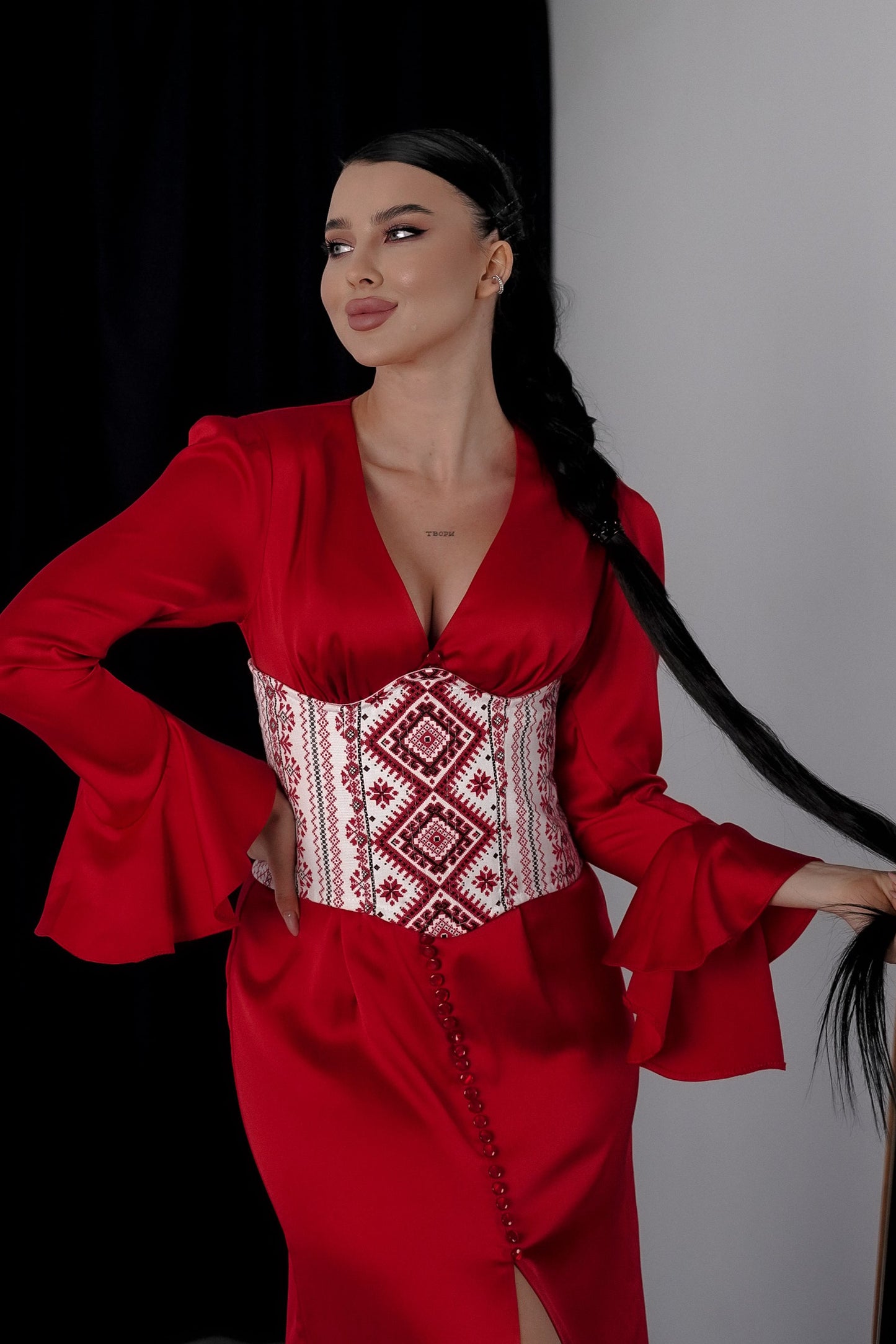 Корсет вишитий червоний