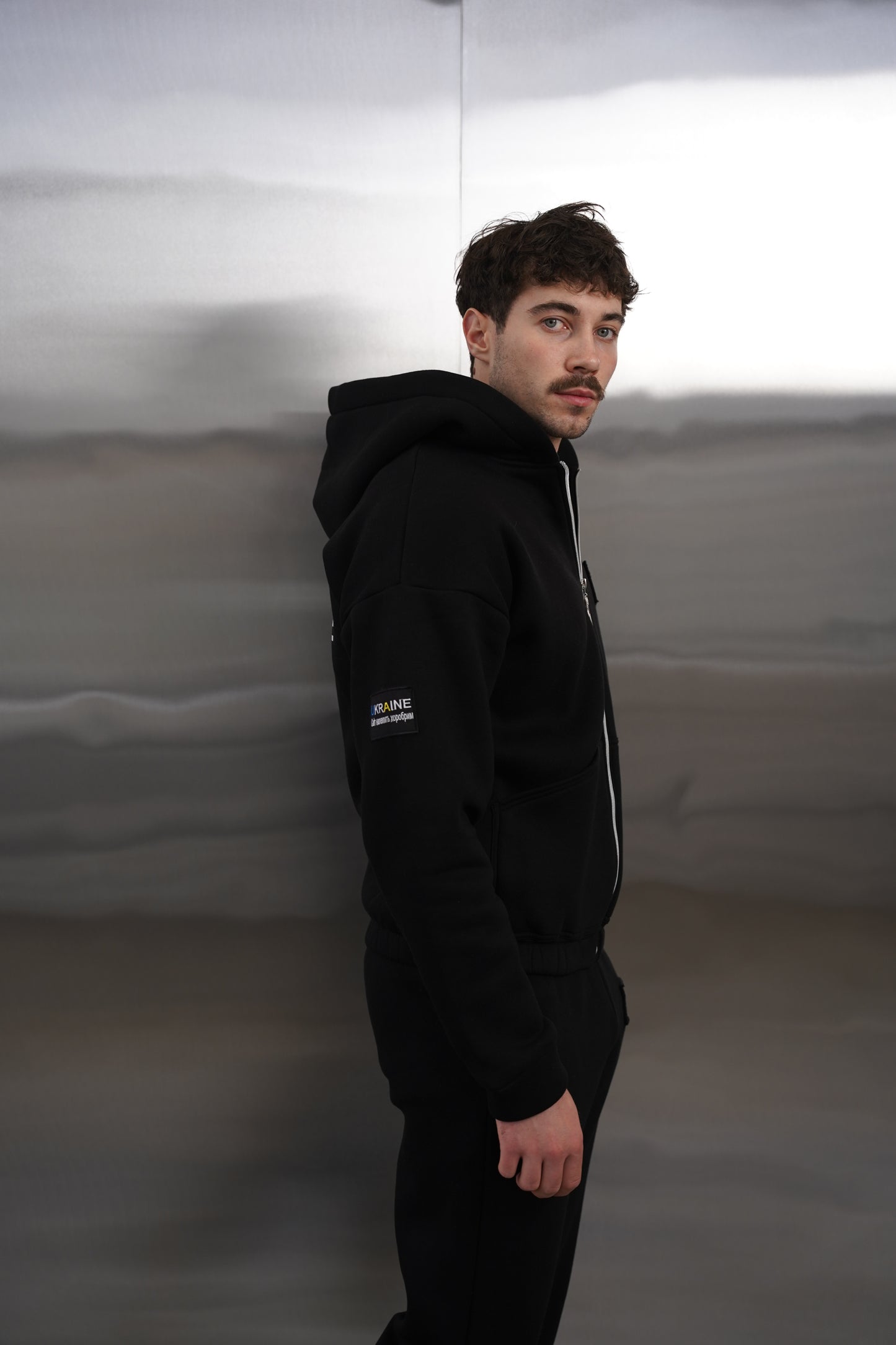 Чоловічий костюм чорний UA