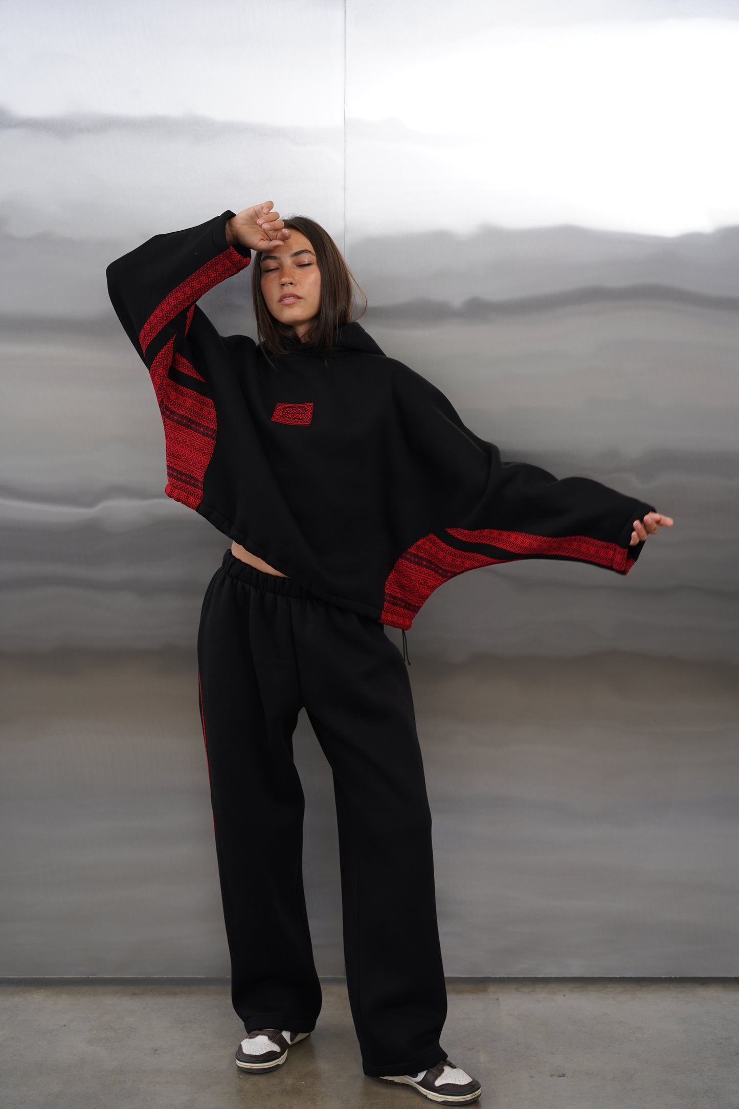 Спортивний костюм чорний з вишивкою