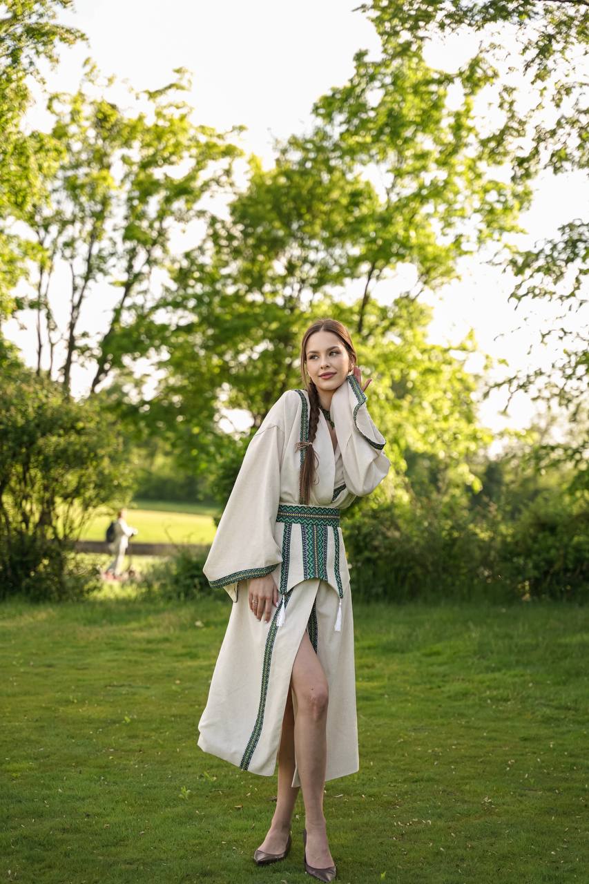 Жіноче кімоно з корсетом молочне з зеленою вишивкою