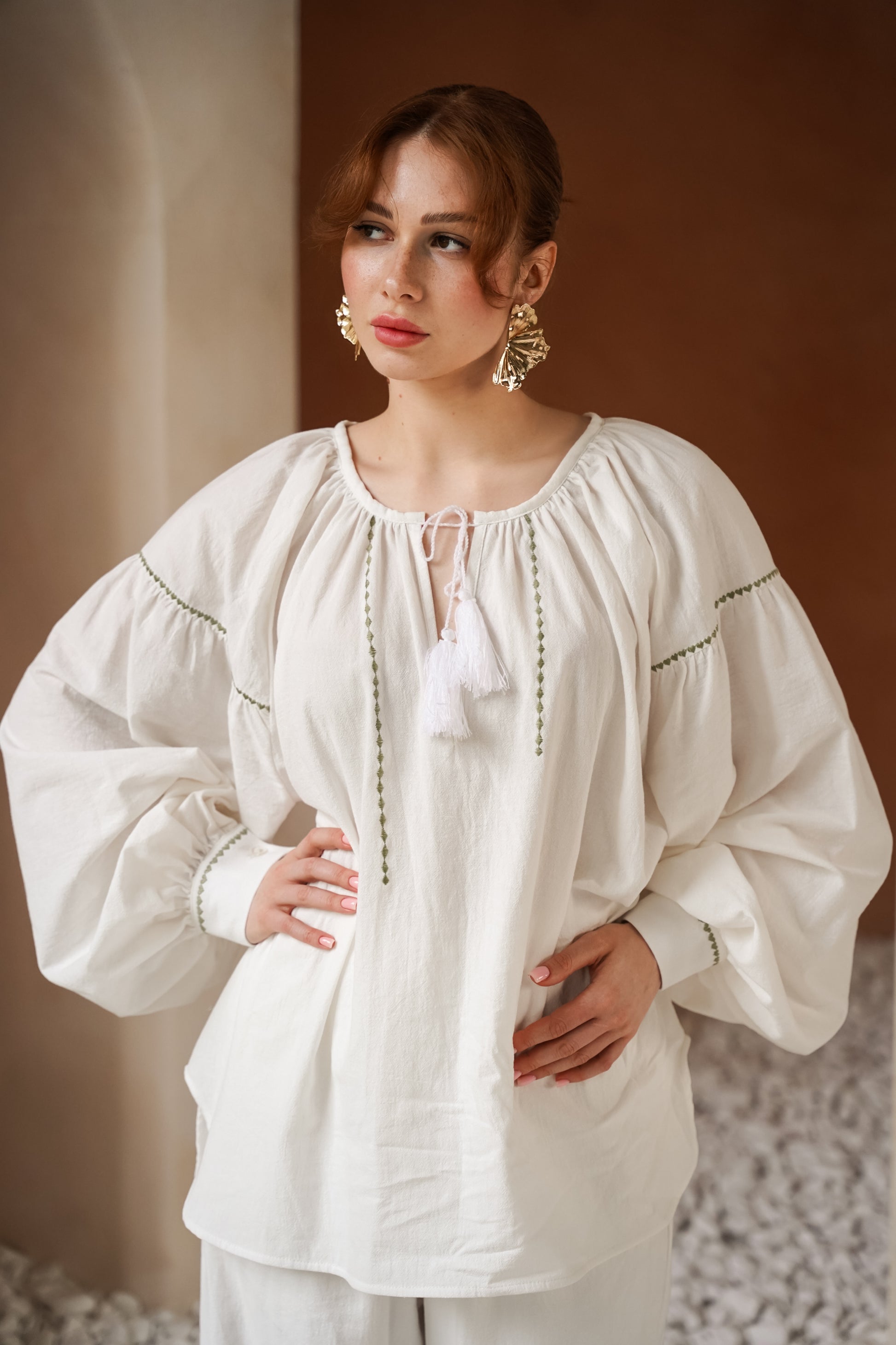 Жіноча сорочка біла