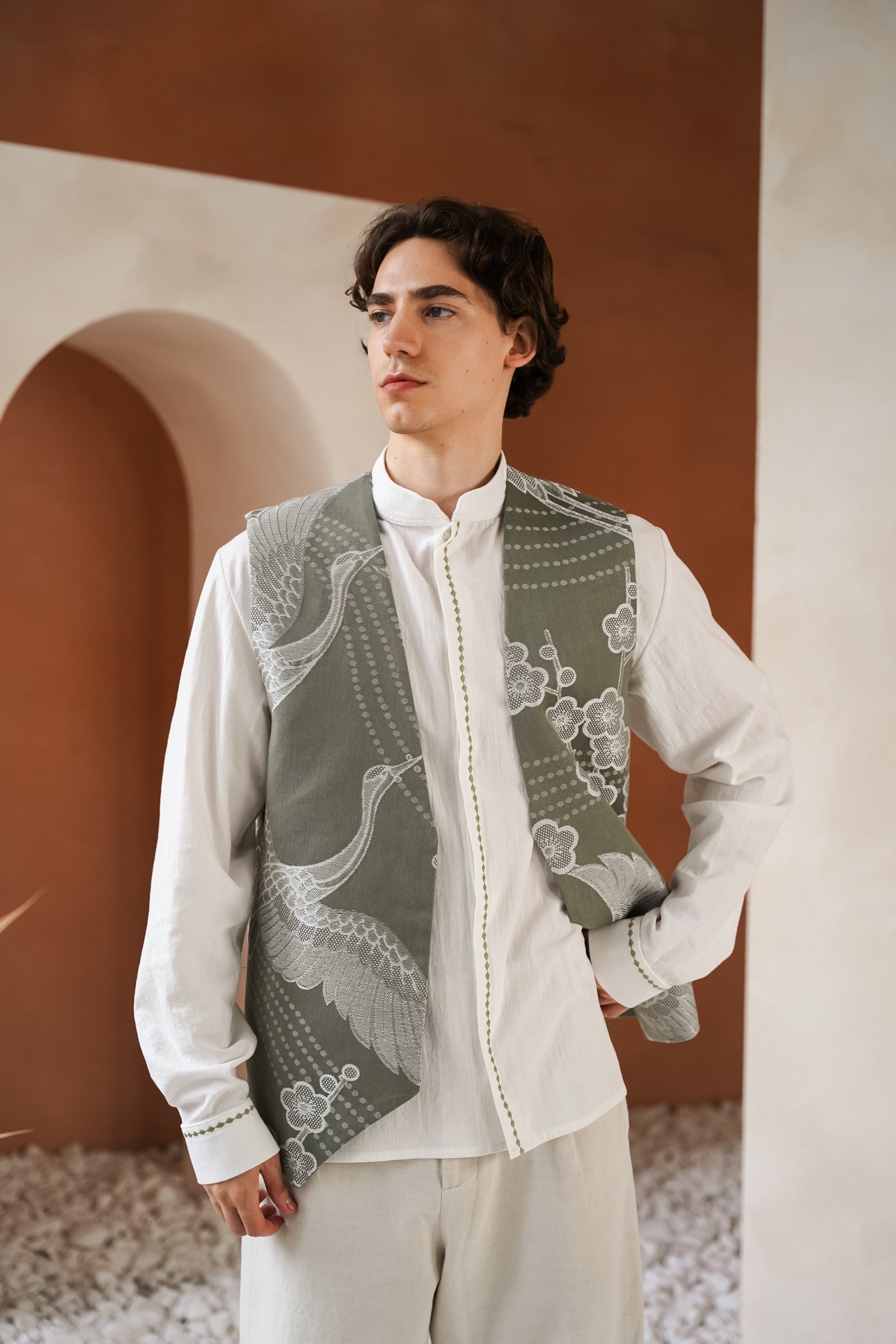 Чоловіча жилетка вишита зелена