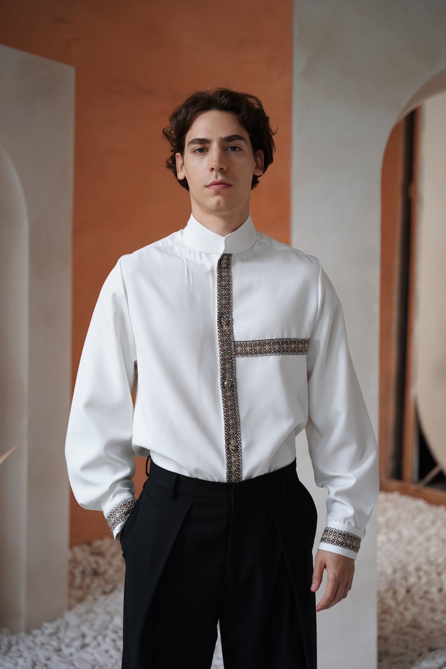 Men's white embroidered shirt Noir