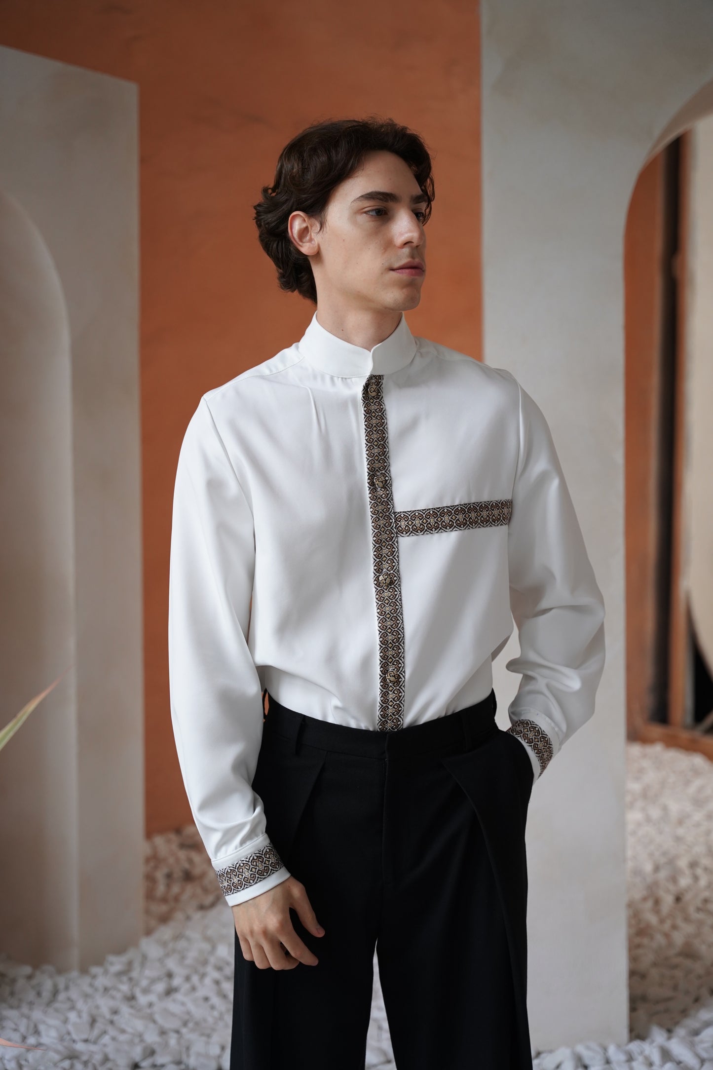 Men's white embroidered shirt Noir