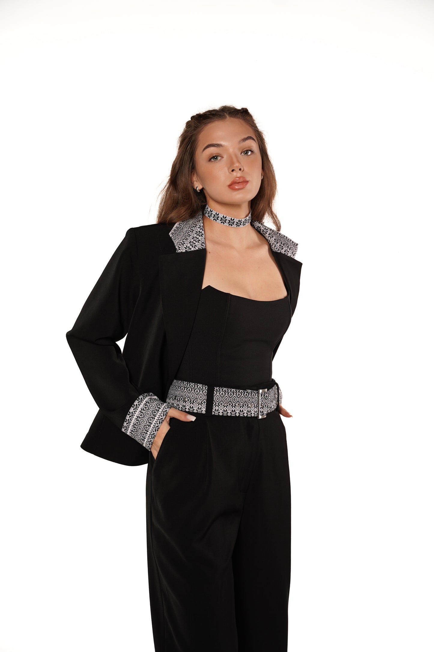 Жіночий костюм чорний Ромашка