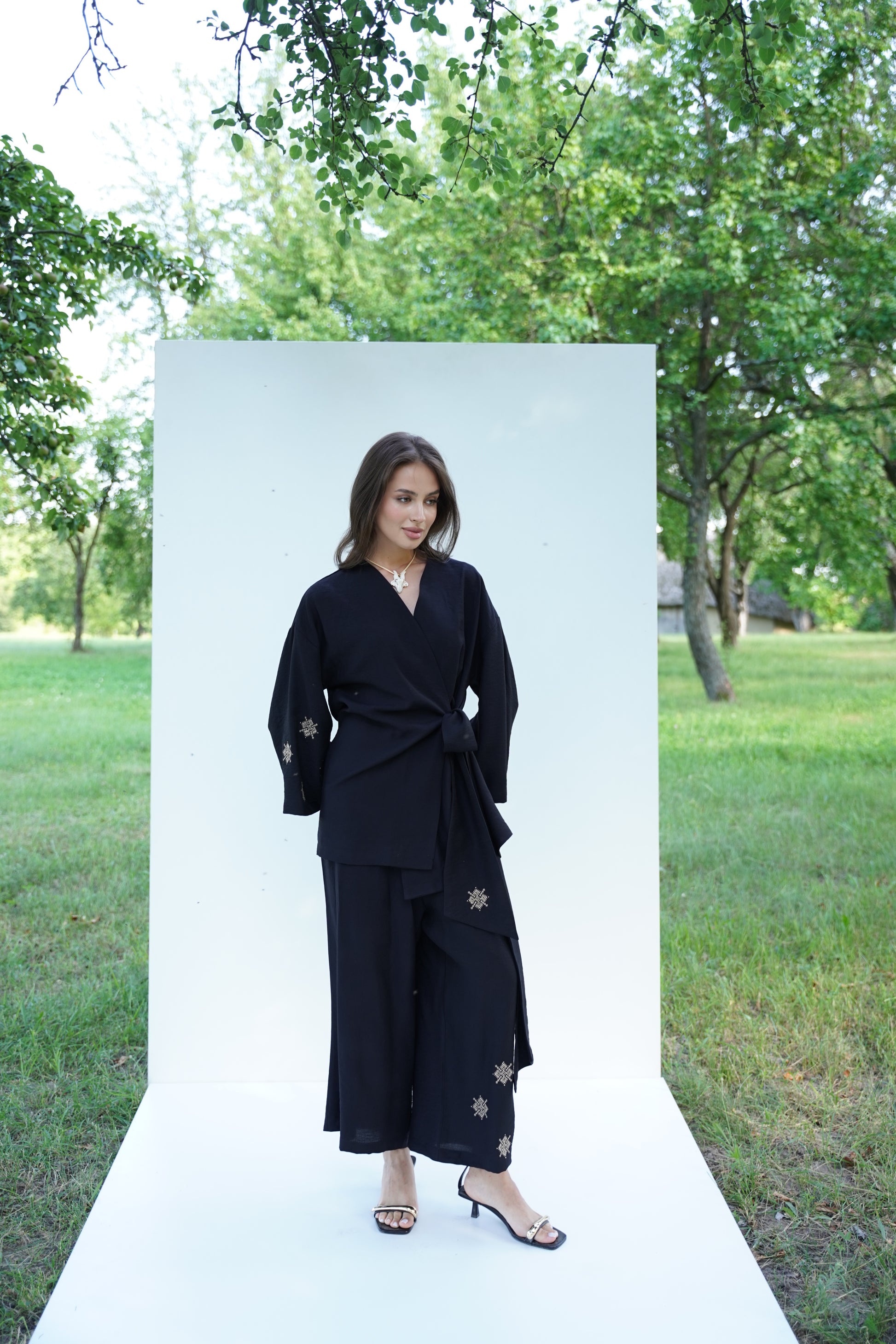 Жіночий костюм чорний Зорея