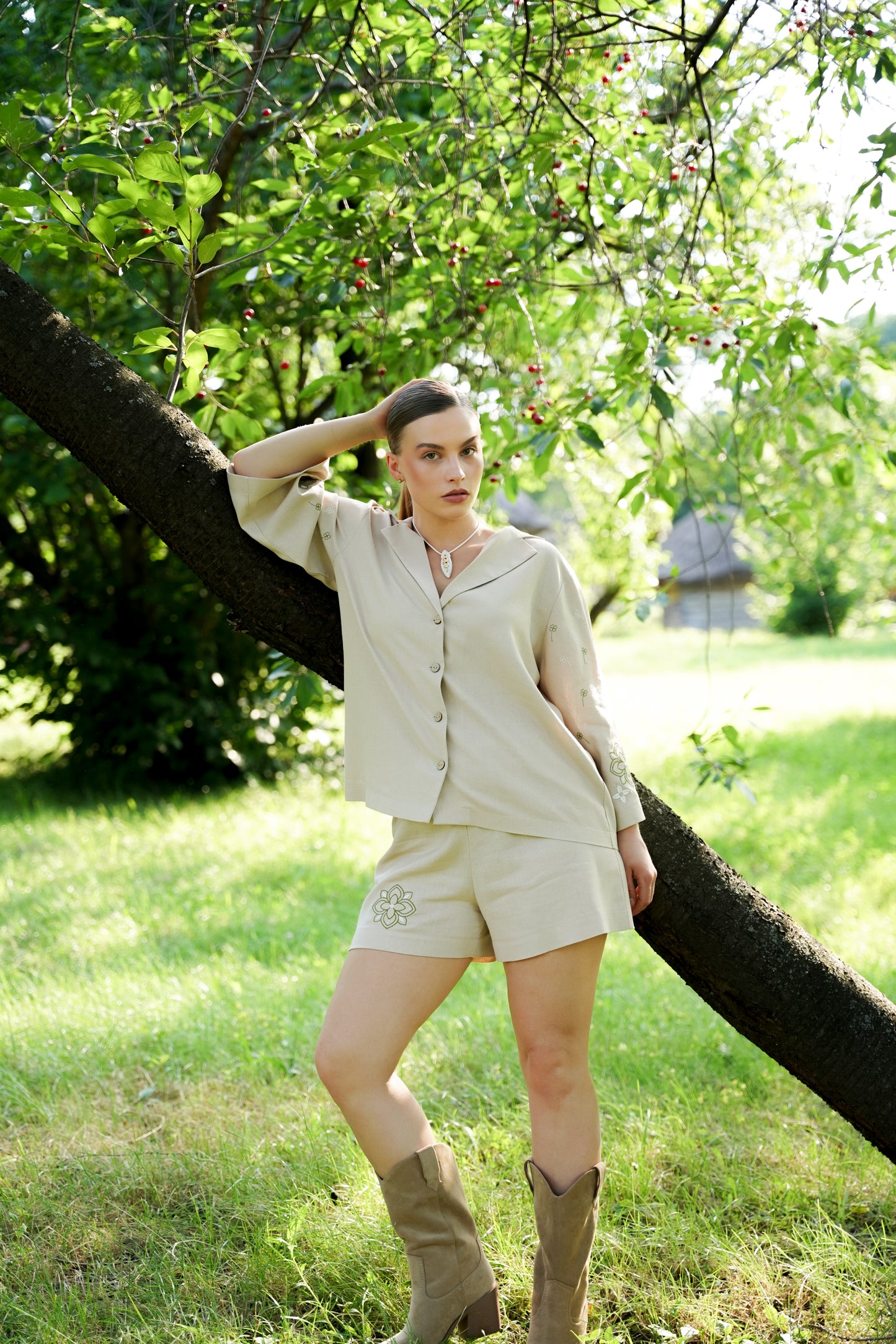 Жіночий костюм молочний Мальва