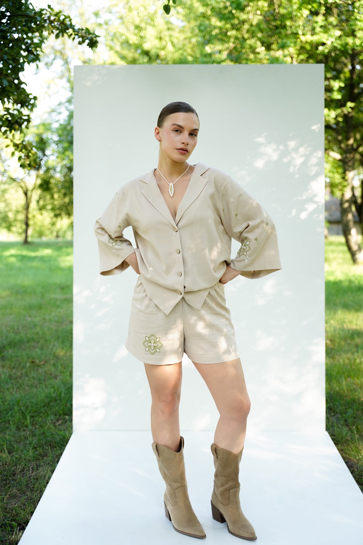 Жіночий костюм молочний Мальва