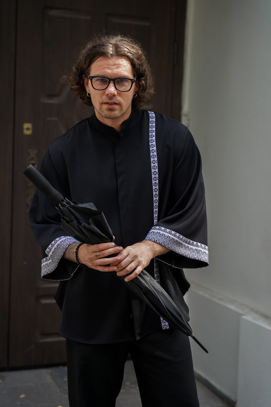 Men's kimono with embroidered stars