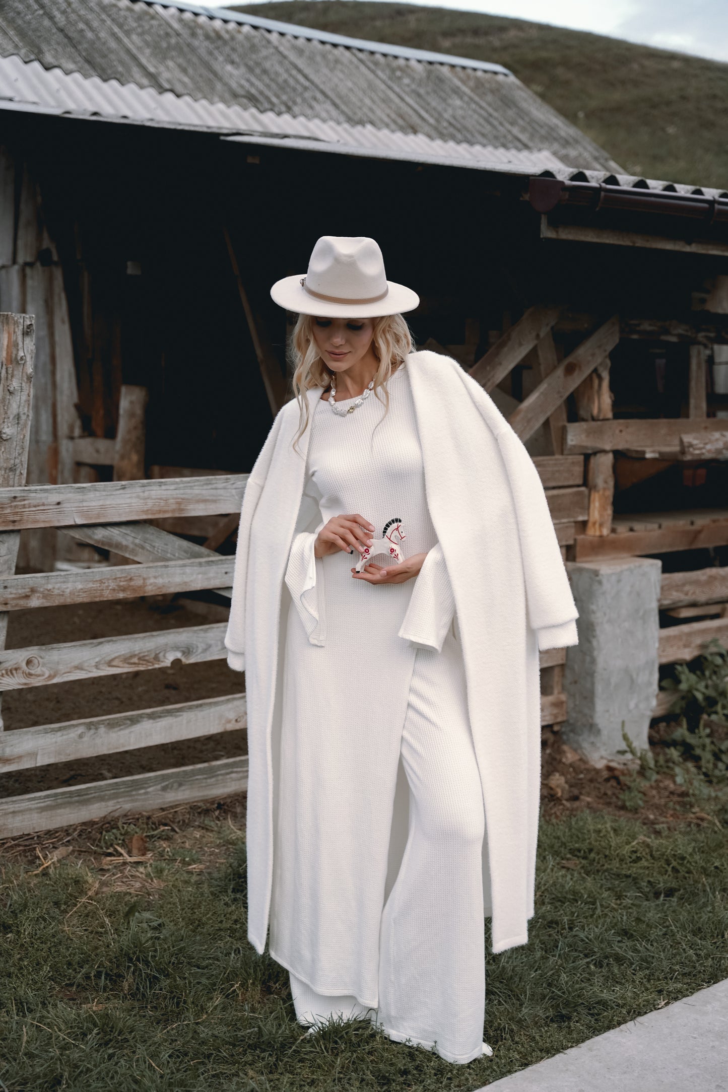 Жіночий костюм молочний Кетрін