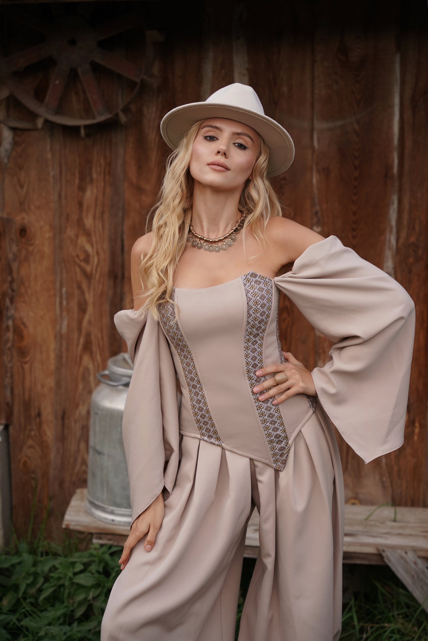 Жіночий корсет бежевий Крила