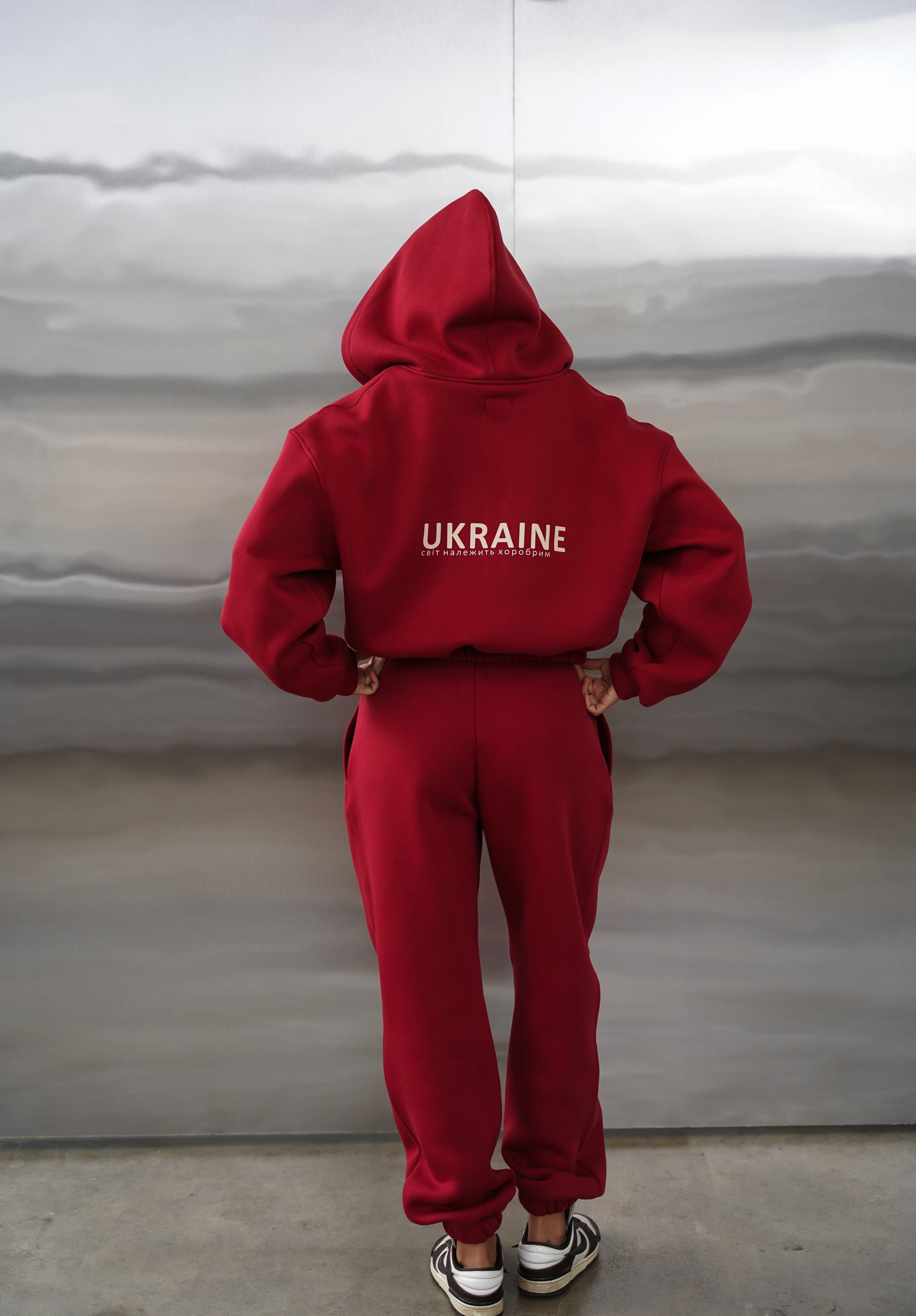 Жіночий костюм червоний