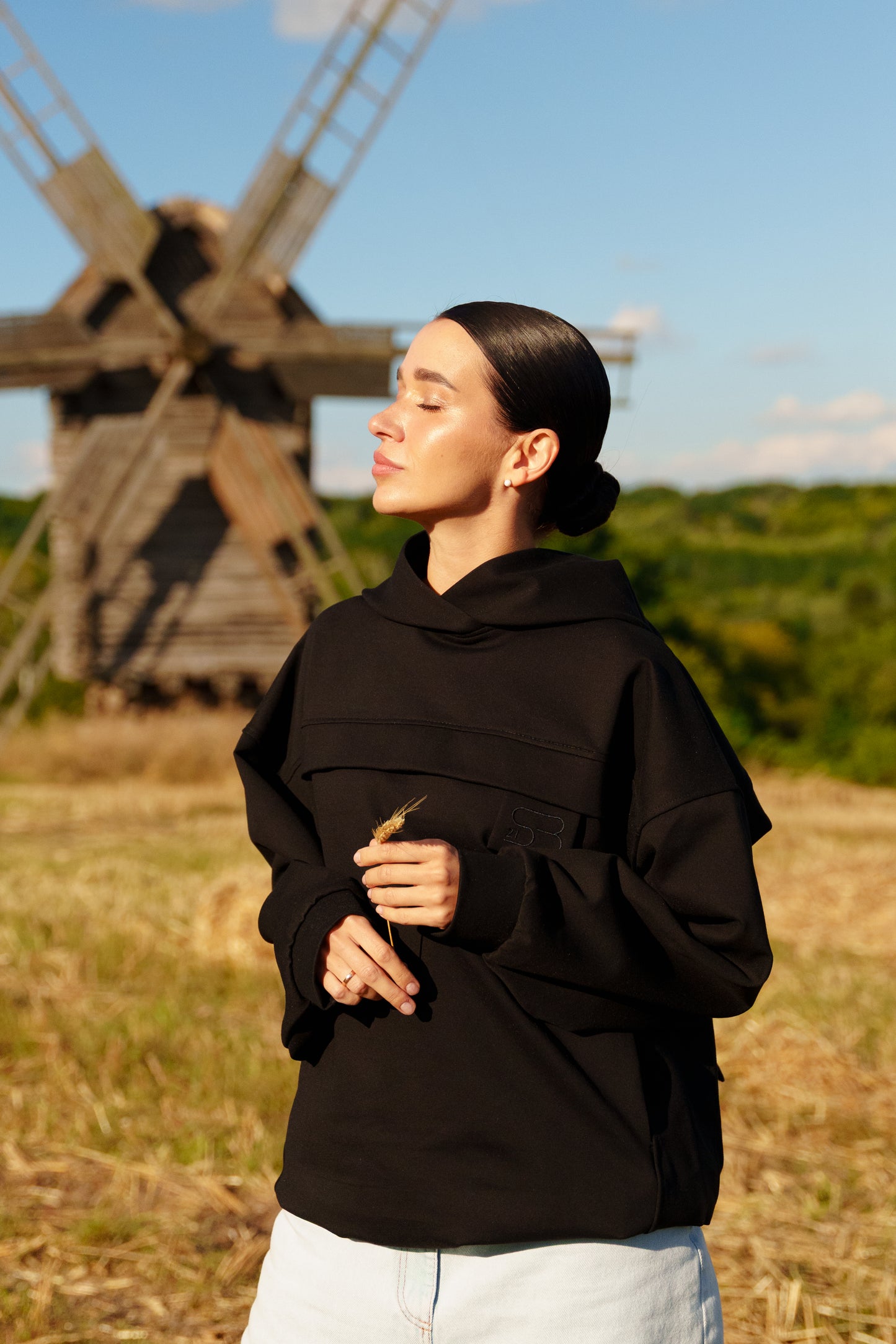 Жіночий худі чорний Вільна ненька