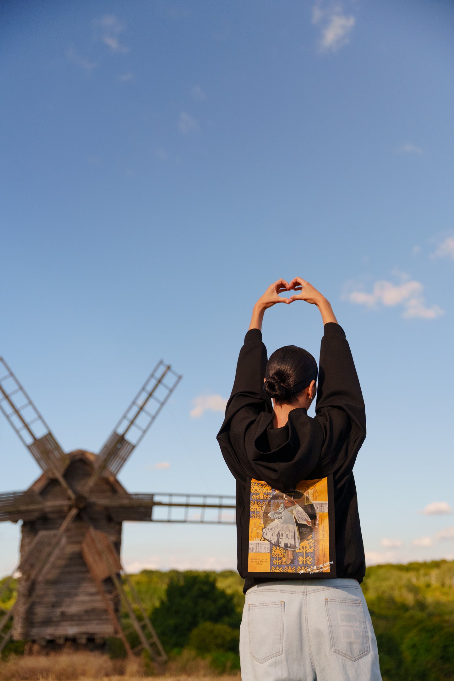 Жіночий худі чорний Вільна ненька