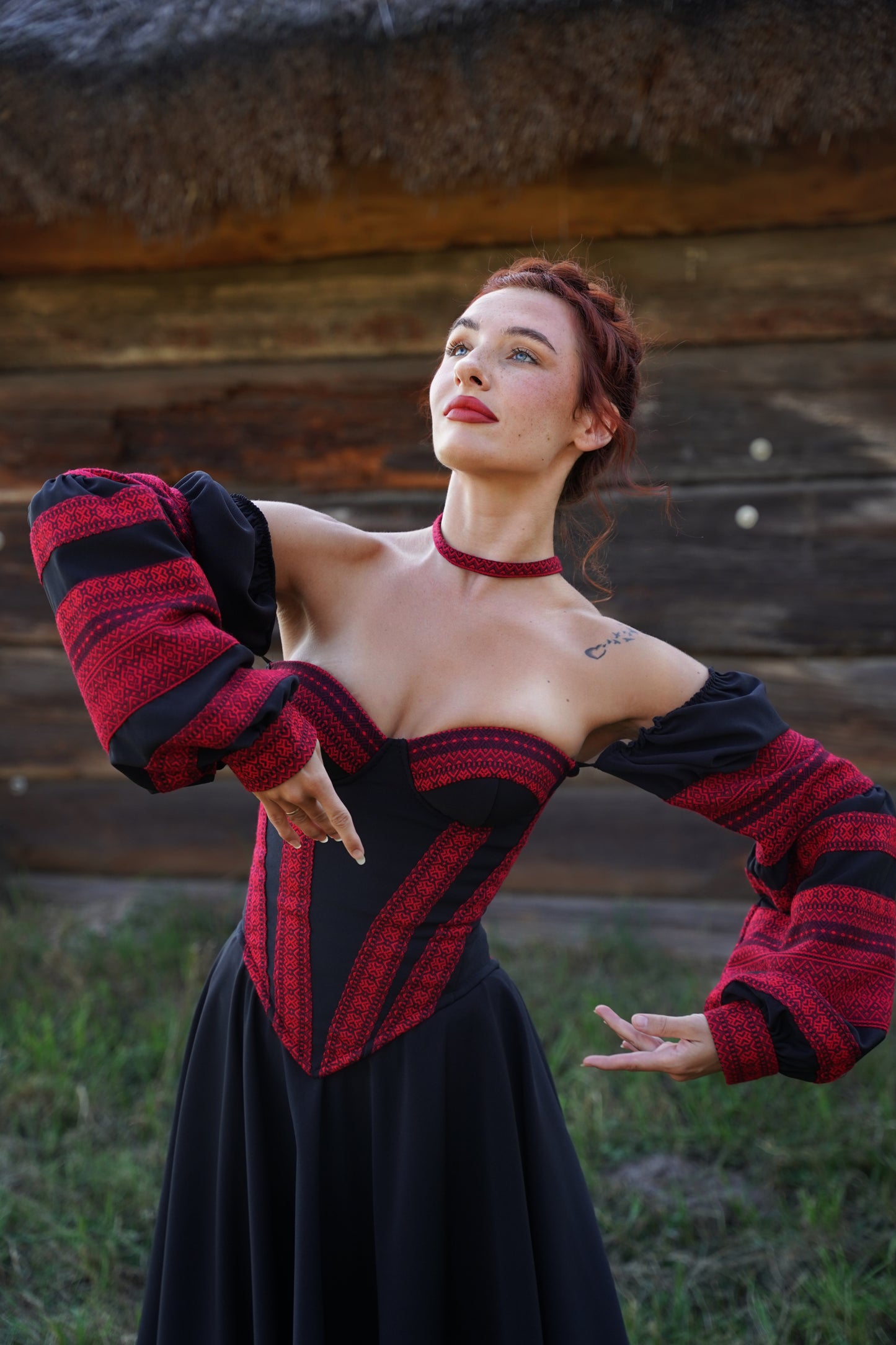 Корсет чорний вишитий Дика вишня