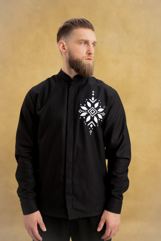 Чоловіча вишиванка чорна Синевір