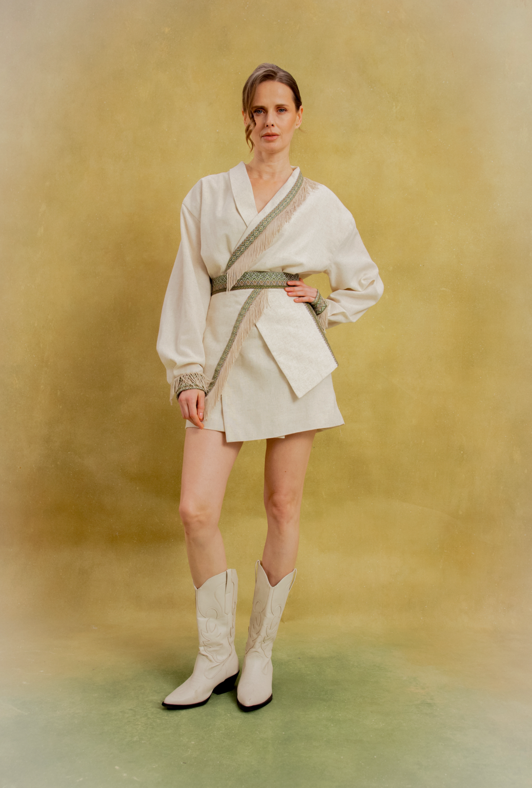 Жіночий образ бежевий Сукня Рожена