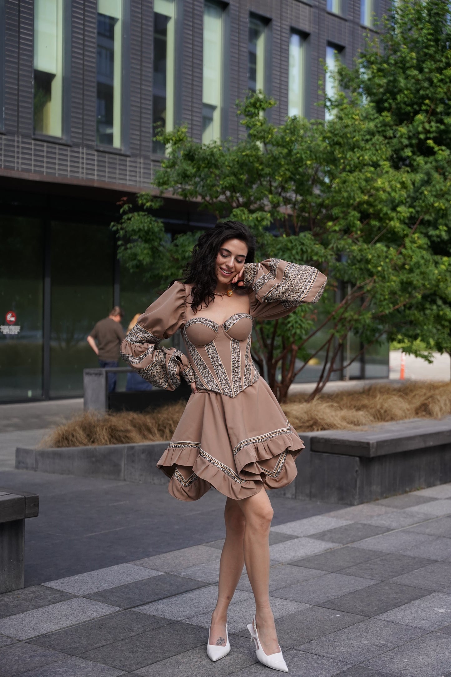 Спідниця міні коричнева багатошарова