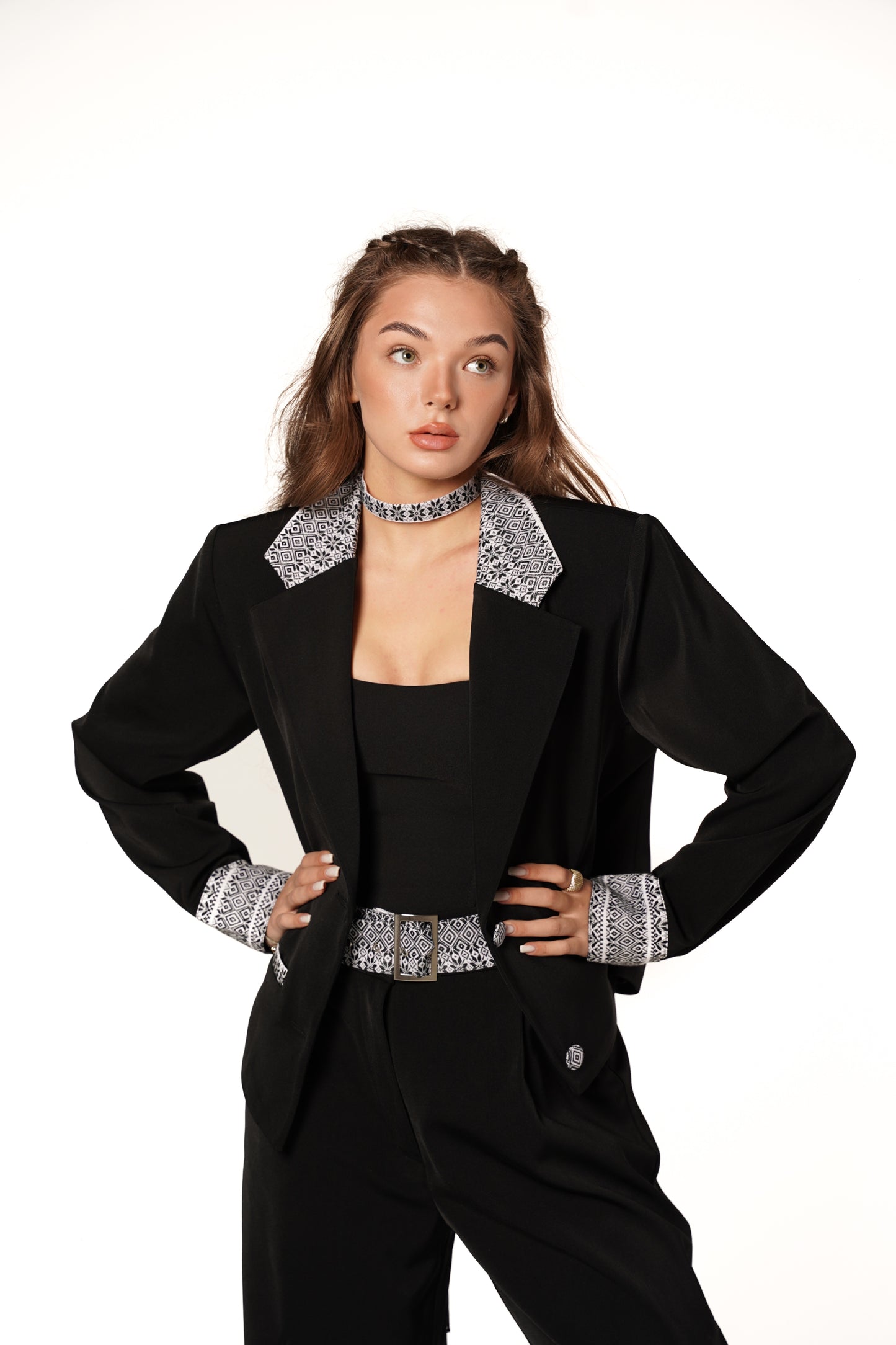 Жіночий костюм чорний Ромашка