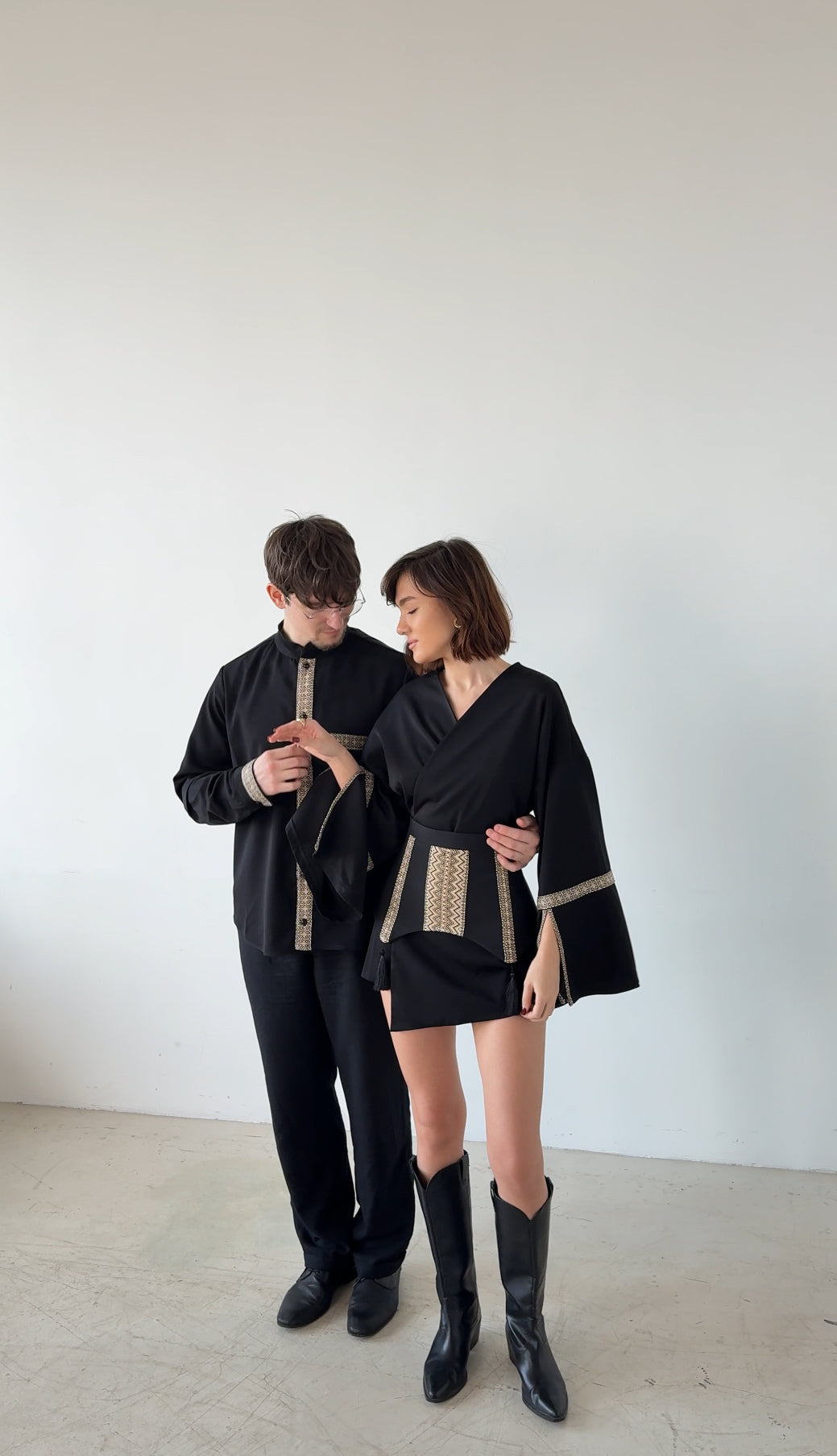 Парний образ чорний з вишивкою