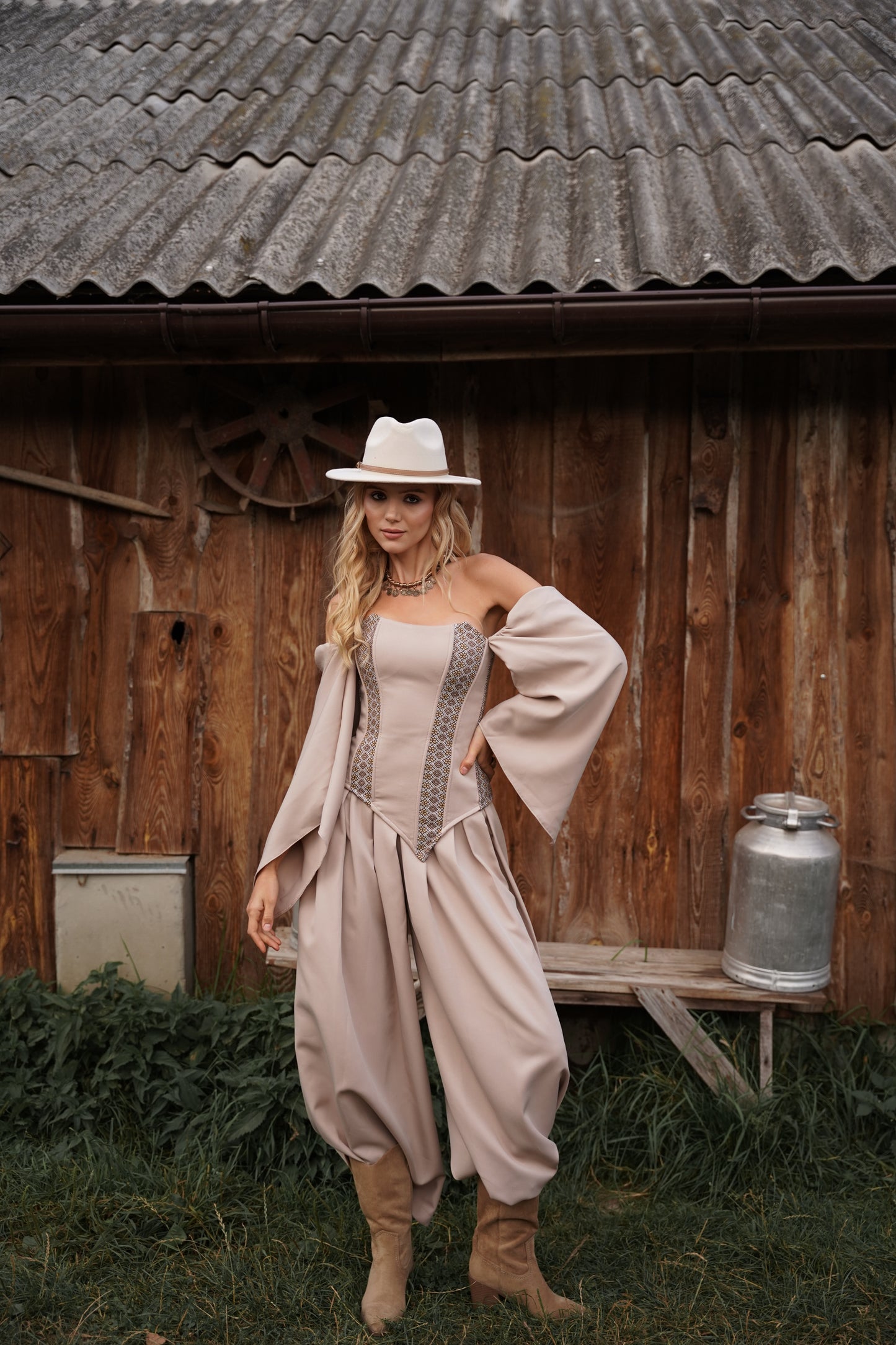 Жіночий корсет бежевий Крила