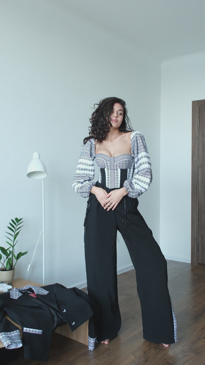 Жіночий костюм чорний Ромашка